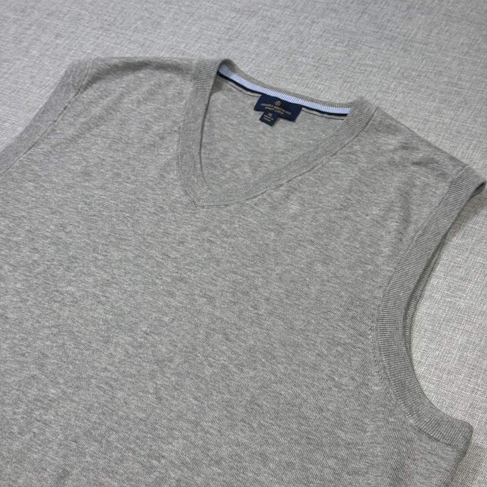 Brooks Brothers Sweater Vest Mens XL Gray V-Neck Supima Cotton Lightweight